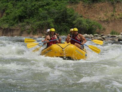 Whitewater Rafting on the Rio Coto Brus Class III and IV Rapids